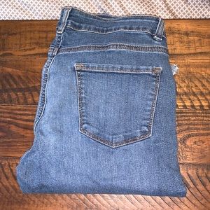 Skinny distressed jeans